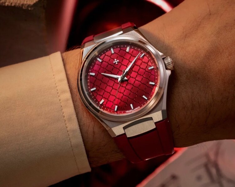 VENEZIANICO Venezianico Arsenale Bosphorus -  , CASE: 316L Stainless Steel, Satin Finish DIMENSIONS: Ø40mm, lug-to-lug 44mm DIAL: Natural Red MOP,   MOVEMENT: Cal.Miyota 9039 Automatic CRYSTAL