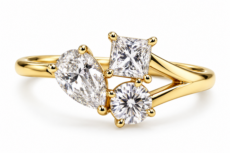 PRIMA NEW YORK (X) 14K 1.07CT 3 DIA, YELLOW GOLD 3 STONE NATURAL DIAMOND FASHION RING, SI CLARITY & H COLOR. .48CT PEAR, .28CT ROUND, .31CT PRINCESS CUT