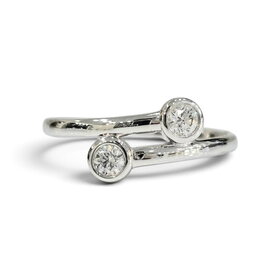 M(Y) 14K .20CT BEZELED DIAMOND BYPASS FASHION RING