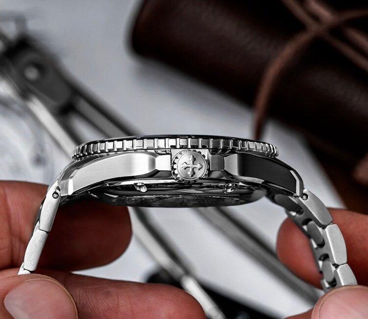 VENEZIANICO Venezianico Nereide 42 - 3321512C CASE MATERIAL: 316L Stainless Steel DIMENSIONS: Ø42mm, lug to lug 49mm  MOVEMENT: Automatic Cal. NH35A CRYSTAL: Sapphire