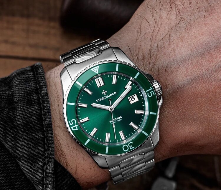 VENEZIANICO Venezianico Nereide 42 - 3321511C CASE MATERIAL: 316L Stainless Steel DIMENSIONS: Ø42mm, lug to lug 49mm  MOVEMENT: Automatic Cal. NH35A CRYSTAL: Sapphire