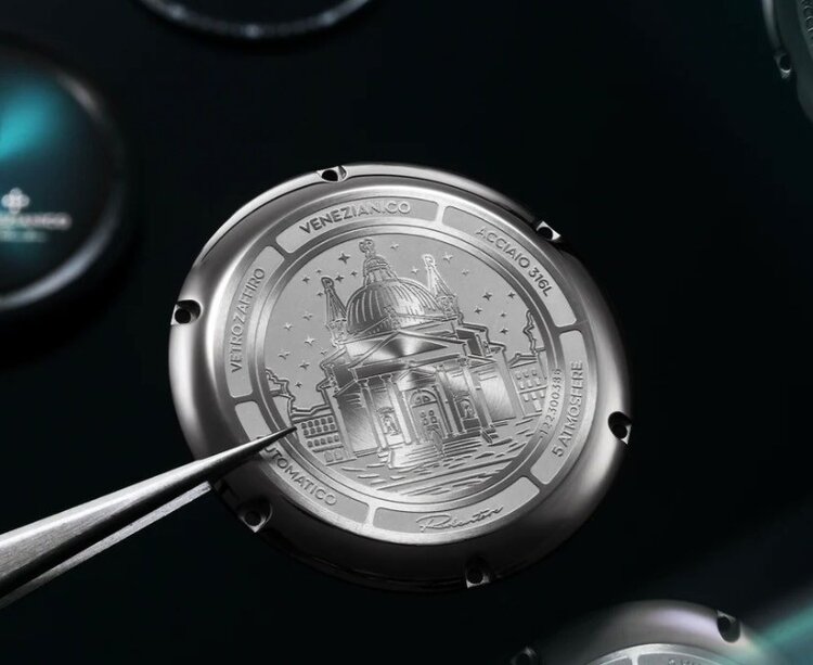 VENEZIANICO Redentore Enigma CASE MATERIAL: 316L Stainless Steel FEATURES: Regulator function DIMENSIONS: Ø40mm, lug to lug 46.7mm, thickness 11.4mm MOVEMENT: Automatic Cal. NH39A CRYSTAL: Sapphire crystal with anti-reflective coating BEZEL: 316L Stainless Steel