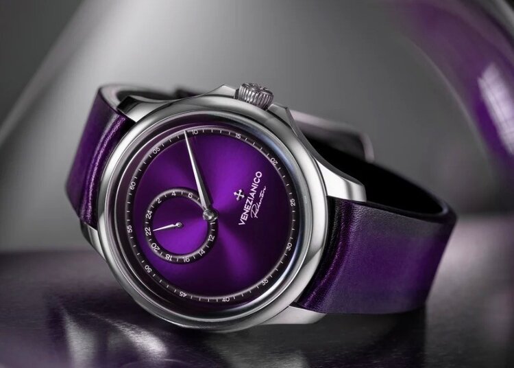 VENEZIANICO Redentore Enigma CASE MATERIAL: 316L Stainless Steel FEATURES: Regulator function DIMENSIONS: Ø40mm, lug to lug 46.7mm, 11.4mm thickness MVMT: Automatic Cal. NH39A CRYSTAL: Sapphire crystal with anti-reflective coating BEZEL: 316L Stainless Steel