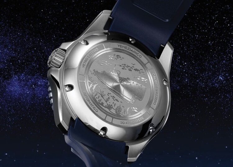 VENEZIANICO Nereide Avventura 42 CASE MATERIAL: 316L Stainless Steel DIAL: Aventurine Glass DIMENSIONS: Ø42mm, lug to lug 49mm MOVEMENT: Automatic Cal. Sellita SW200-1 Swiss Made CRYSTAL: Sapphire Glass with anti-reflective coating LUMINOUS MATERIAL: BGW9 Super-LumiN