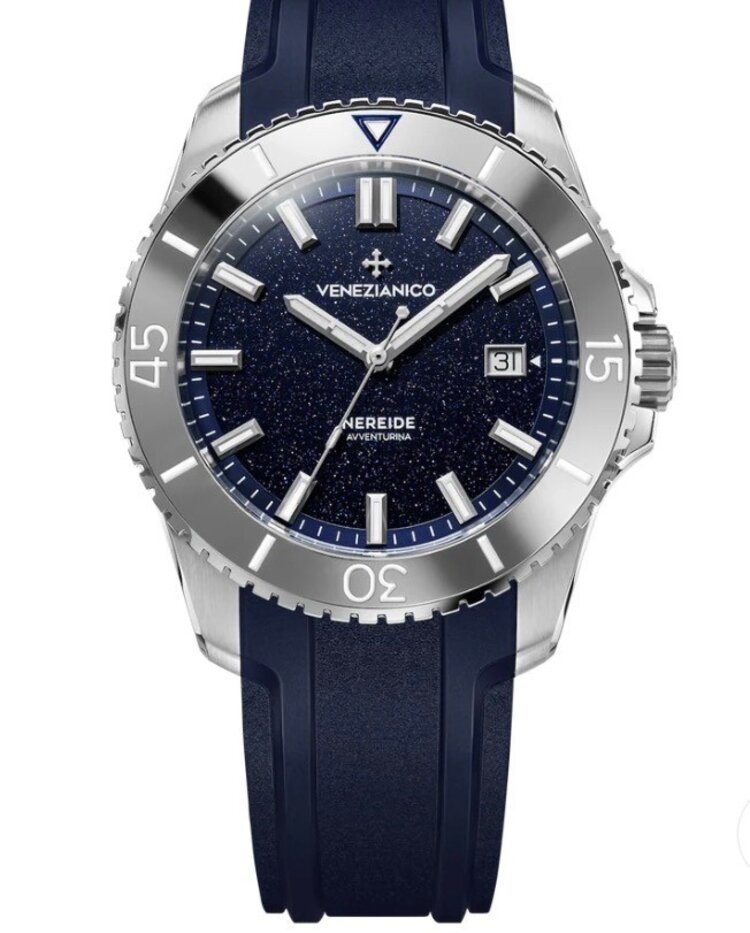 VENEZIANICO Nereide Avventura 42 CASE MATERIAL: 316L Stainless Steel DIAL: Aventurine Glass DIMENSIONS: Ø42mm, lug to lug 49mm MOVEMENT: Automatic Cal. Sellita SW200-1 Swiss Made CRYSTAL: Sapphire Glass with anti-reflective coating LUMINOUS MATERIAL: BGW9 Super-LumiN