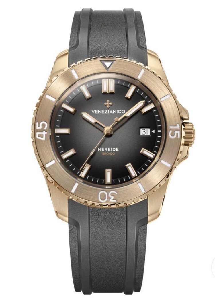 VENEZIANICO Nereide Bronzo 42 CASE MATERIAL: Bronze DIM: Ø42mm, lug to lug 49mm  Mvmt: Automatic Cal. Sellita SW200-1 Swiss Made CRYSTAL: Sapphire Glass with anti-reflective coating LUMINOUS MATERIAL: BGW9 Super-LumiNova® BEZEL: Bronze, 120 clicks WR: 30ATM
