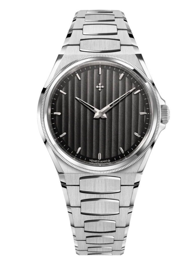 VENEZIANICO Arsenale 40 CASE MATERIAL: 316L Stainless Steel DIMENSIONS: Ø40mm, lug-to-lug 44mm THICKNESS: 8.95mm, including crystal DIAL: Vertical Côtes de Genève finish MVMT: Miyota 9029 Automatic CRYSTAL: Sapphire with anti-reflective coating WATER RESISTANCE: 5