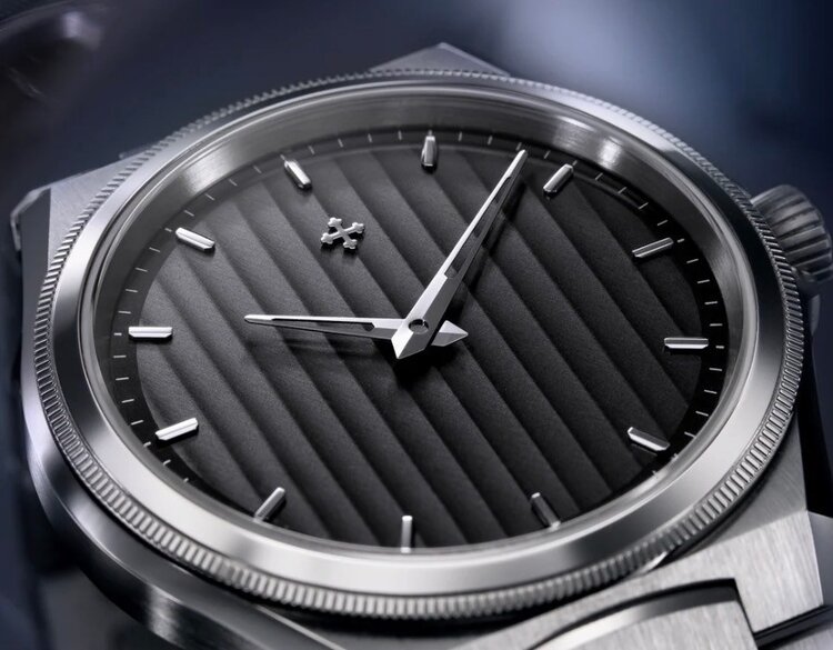 VENEZIANICO Arsenale 40 CASE MATERIAL: 316L Stainless Steel DIMENSIONS: Ø40mm, lug-to-lug 44mm THICKNESS: 8.95mm, including crystal DIAL: Vertical Côtes de Genève finish MVMT: Miyota 9029 Automatic CRYSTAL: Sapphire with anti-reflective coating WATER RESISTANCE: 5