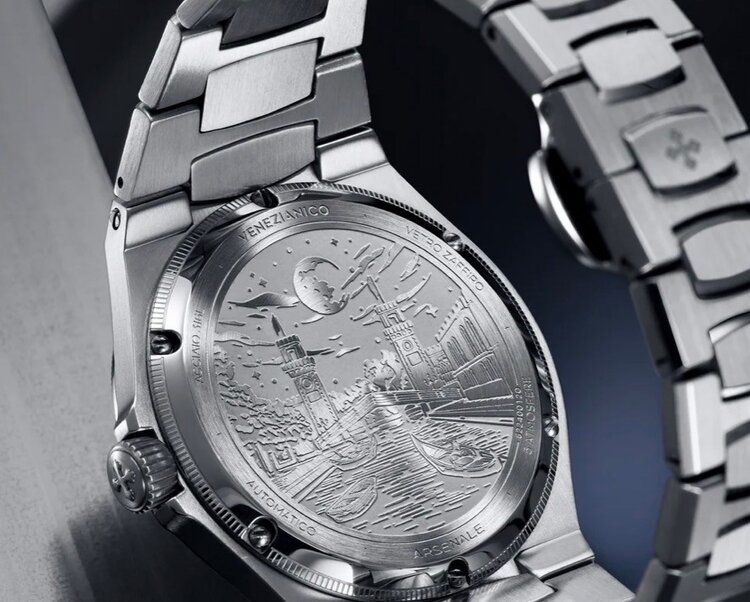 VENEZIANICO Arsenale 40 CASE MATERIAL: 316L Stainless Steel DIMENSIONS: Ø40mm, lug-to-lug 44mm THICKNESS: 8.95mm, including crystal DIAL: Vertical Côtes de Genève finish MVMT: Miyota 9029 Automatic CRYSTAL: Sapphire with anti-reflective coating WATER RESISTANCE: 5