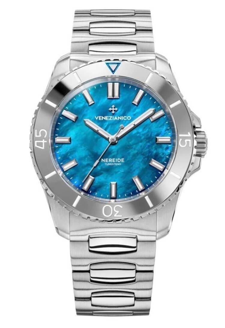 VENEZIANICO Nereide Tungsteno 42 CASE MATERIAL: 316L Stainless Steel DIAL: Mother of pearl DIMENSIONS: Ø42mm, lug to lug 49mm THICKNESS: 11.8mm MOVEMENT: Automatic Cal. Miyota 9039 CRYSTAL: Sapphire Glass with anti-reflective coating LUMINOUS MATERIAL: BGW9 Super-Lum