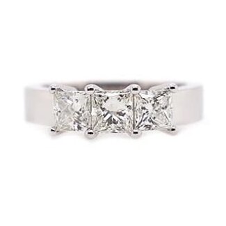 Utwo by Spicer Cole 3 Stone Diamond Engagement Ring
