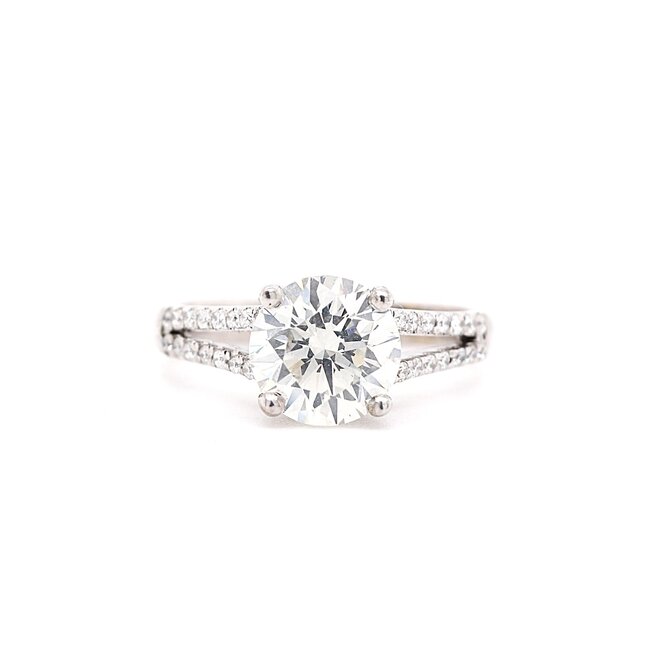 Round Brilliant Cut Diamond Engagement Ring