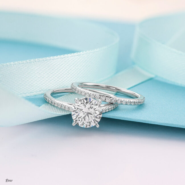 Round Lab Grown Diamond Engagement Ring