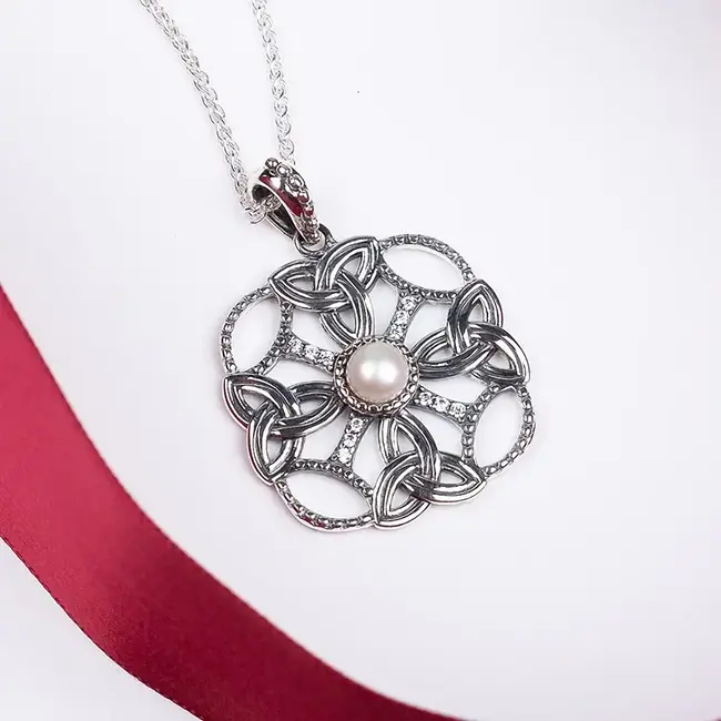 Aphrodite Trinity Freshwater Pearl Pendant