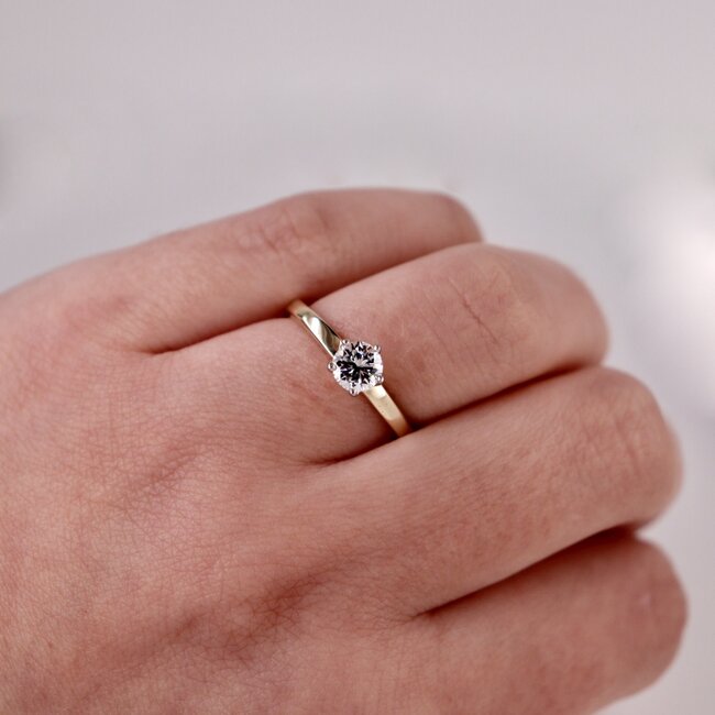 Round Brilliant Cut Diamond Engagement Ring