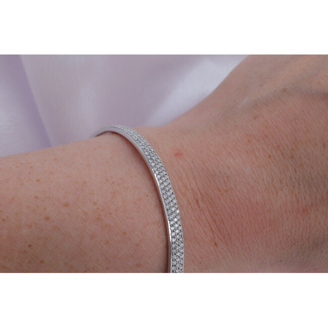 Round Brilliant Cut Diamond Pavé Bangle in 10K White Gold