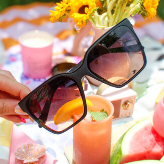 Level Up in Matte Black & Coral Fade Lens - Quay