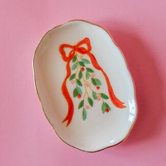 Mistletoe Scalloped Dish with Gold Electroplating