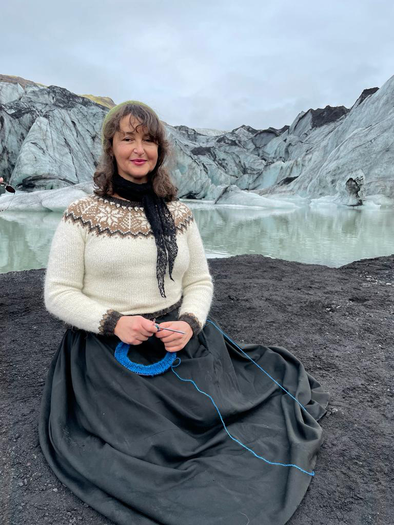 Hélène Magnusson knitting on ice at Sólheimajökull. Photo by Elise Jones