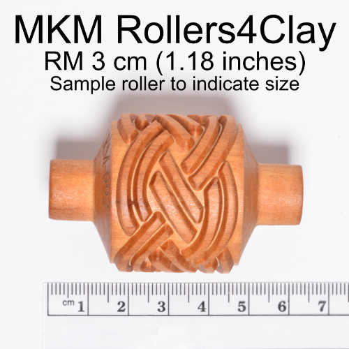 MKM Medium Handle Roller (MKM RM-009) 4 Leaf Quilt Block