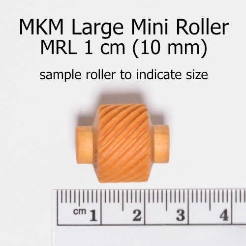 MKM Mini Roller 1 cm (MKM MRL-018) Feathered Lines