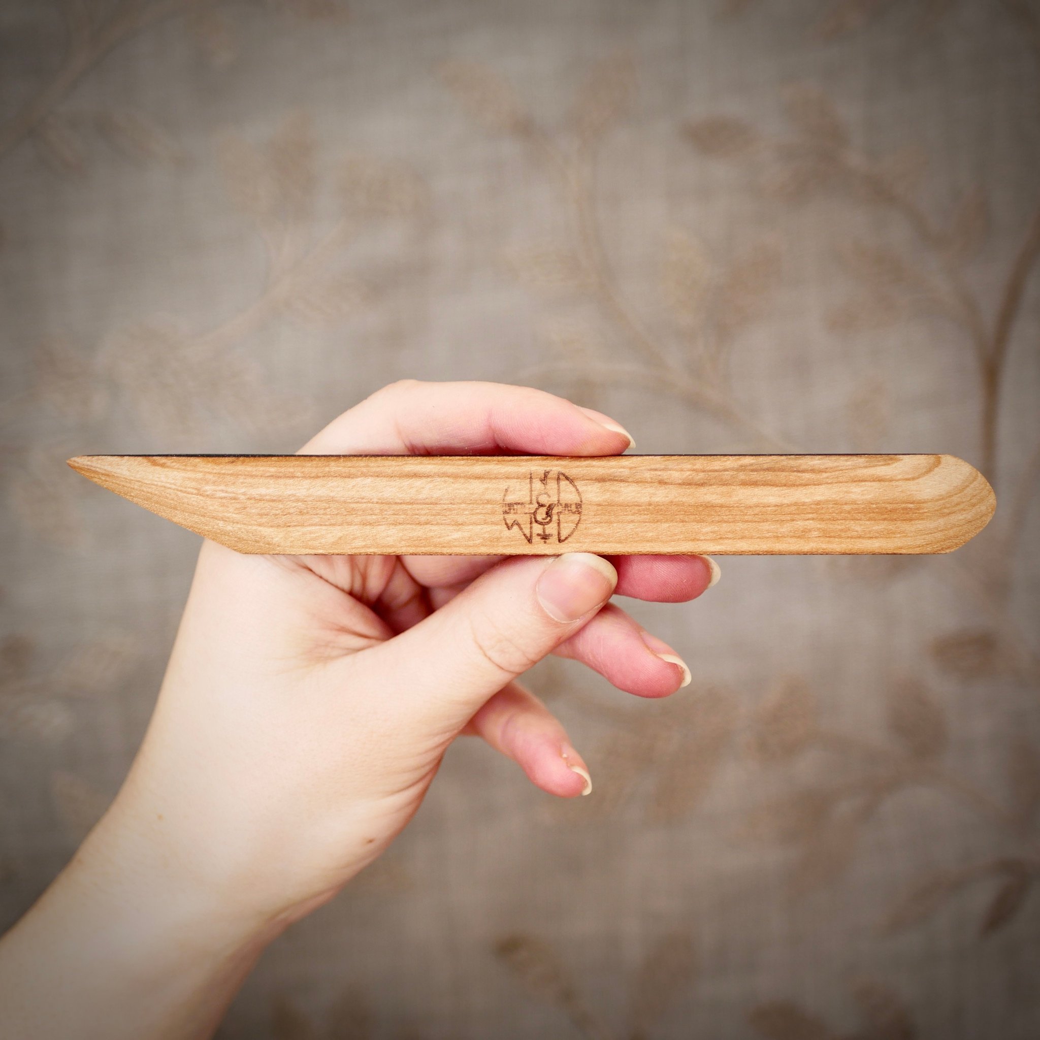Wattle and Daub Straight Knife + Round