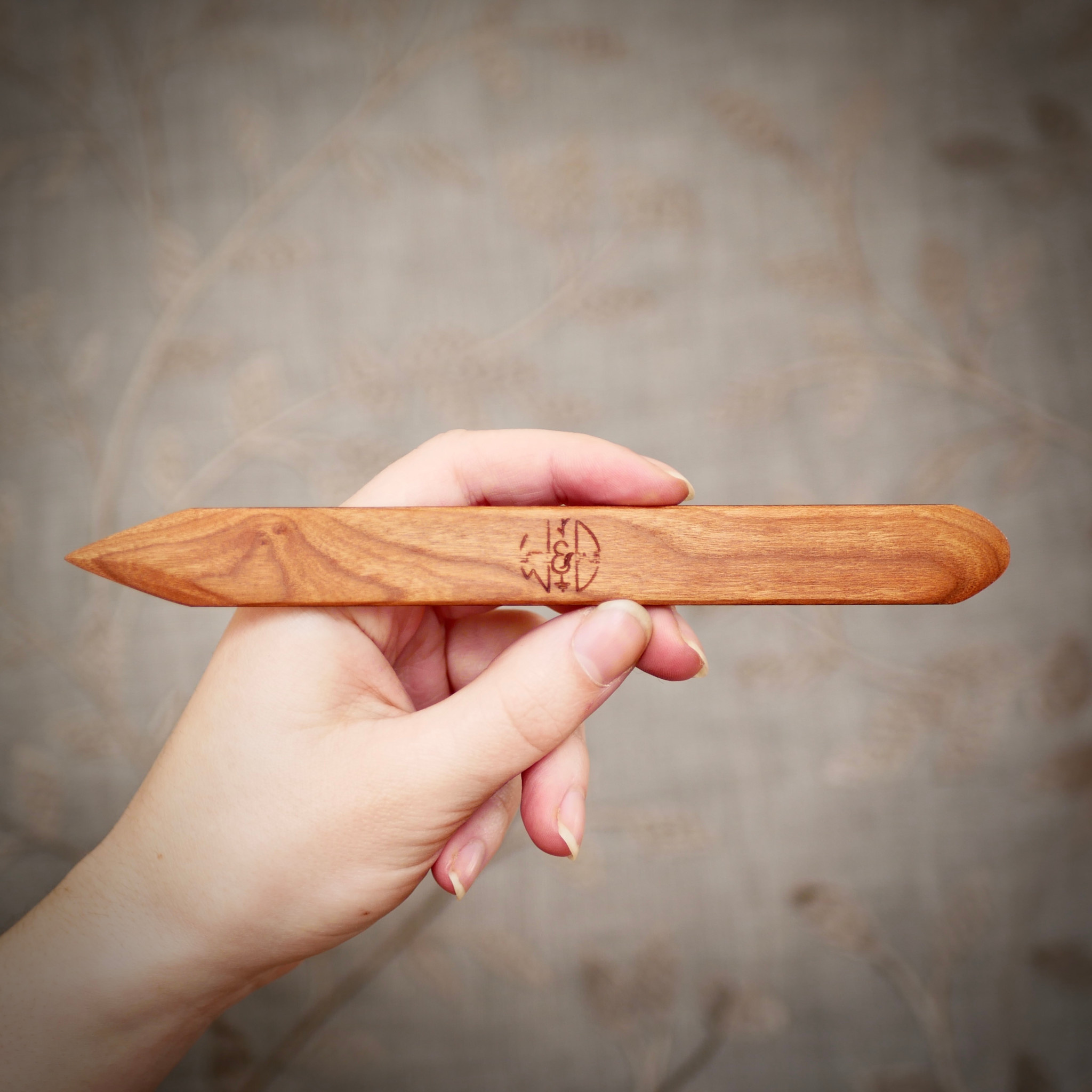 Wattle and Daub Point Knife + Round