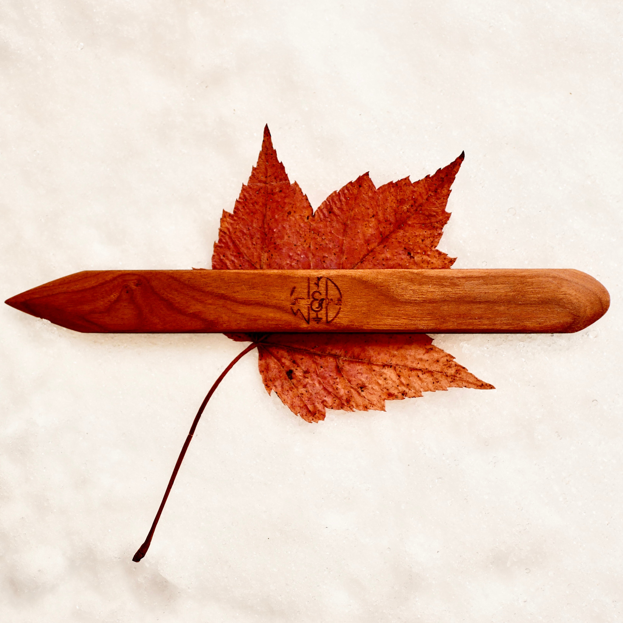 Wattle and Daub Point Knife + Round
