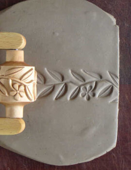 MKM Medium Handle Roller (MKM RM-046) Flowers & Leaves