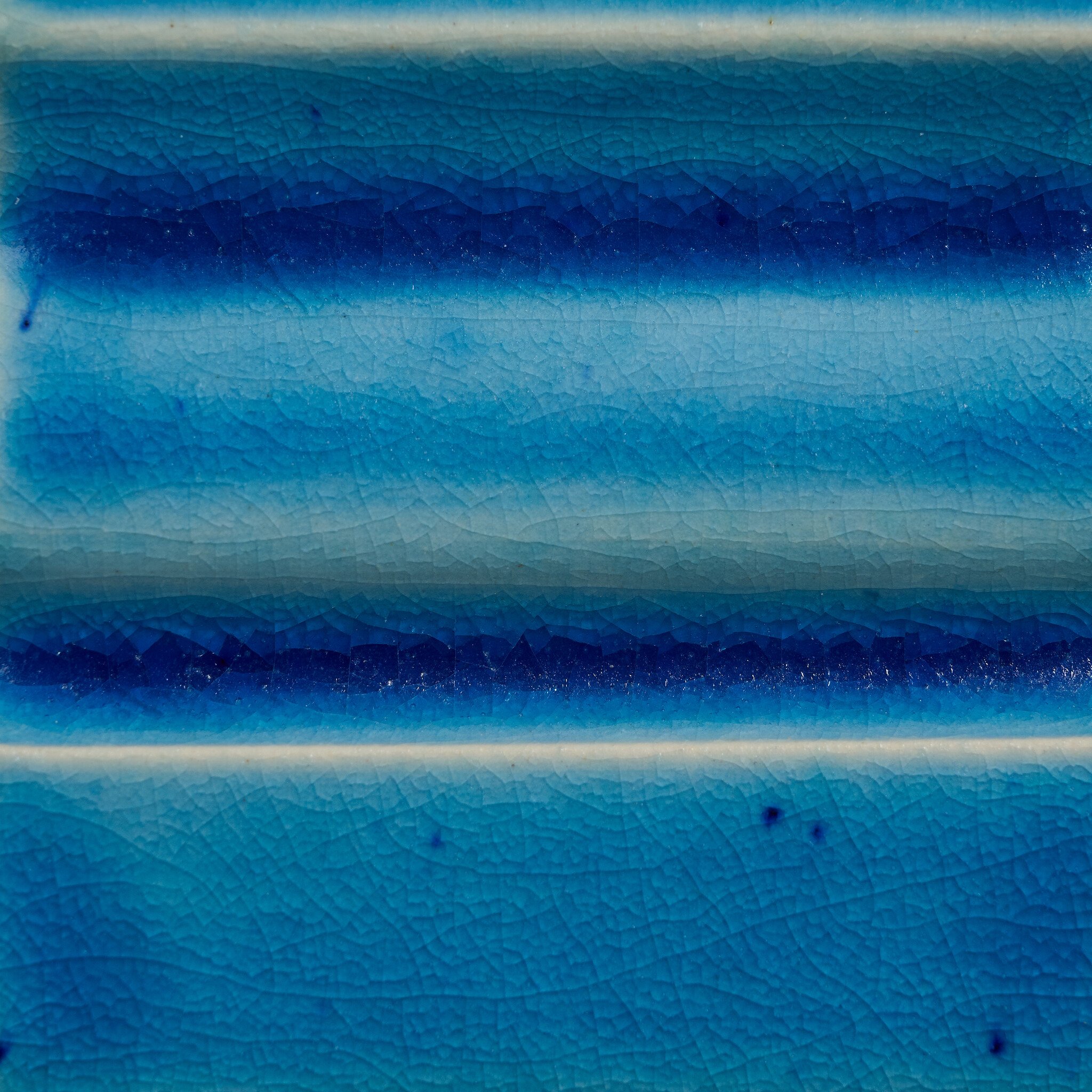 Spectrum Blue Crackle 140 Pint
