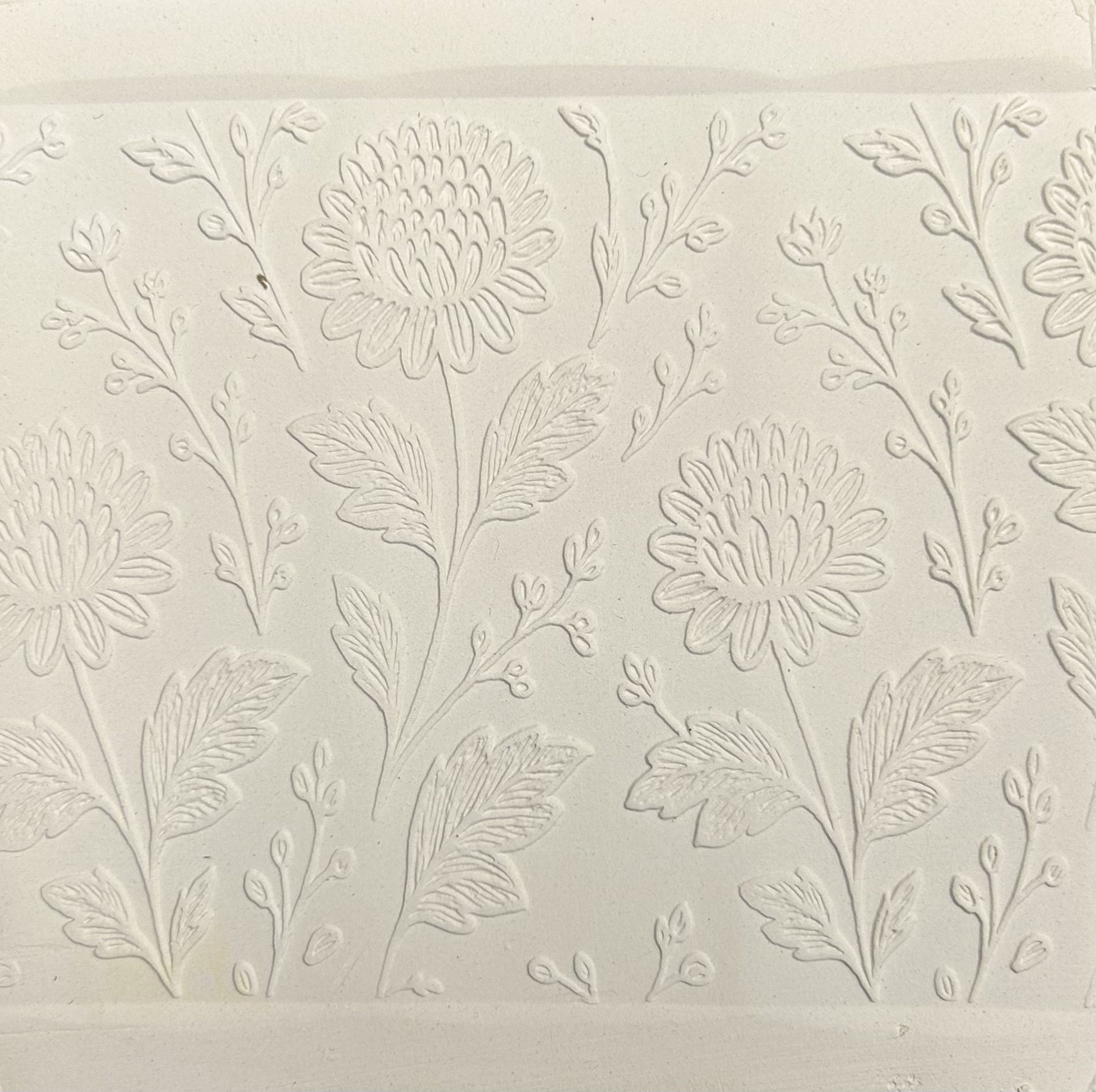 Savvy Sons Vintage Flowers 4" Resin Hand Roller