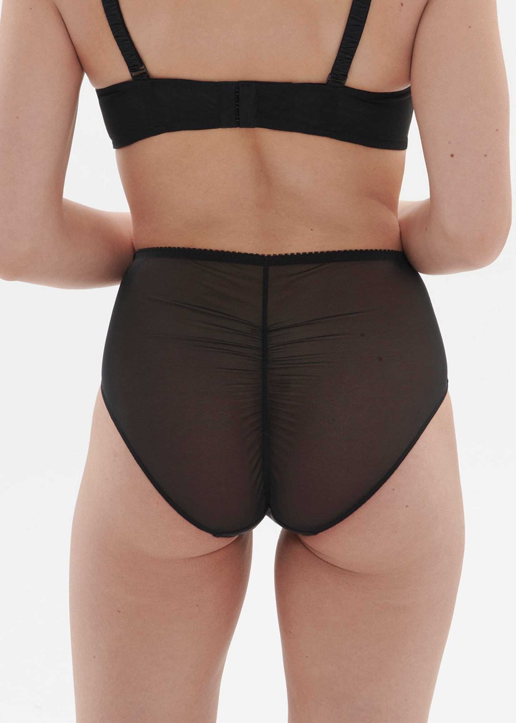 Simone Perele Intrigue Full Brief