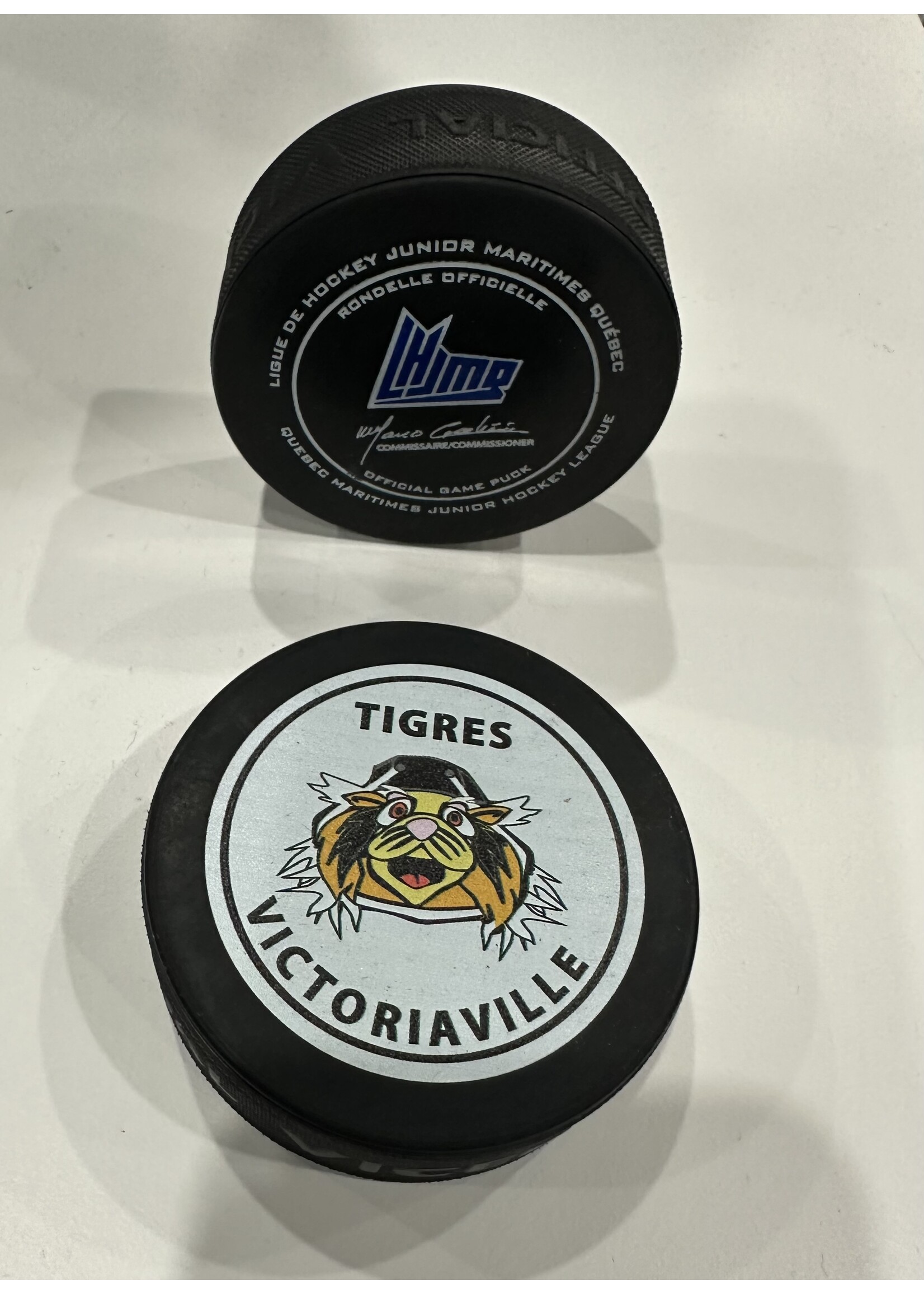 official game puck Rondelle officielle toutou
