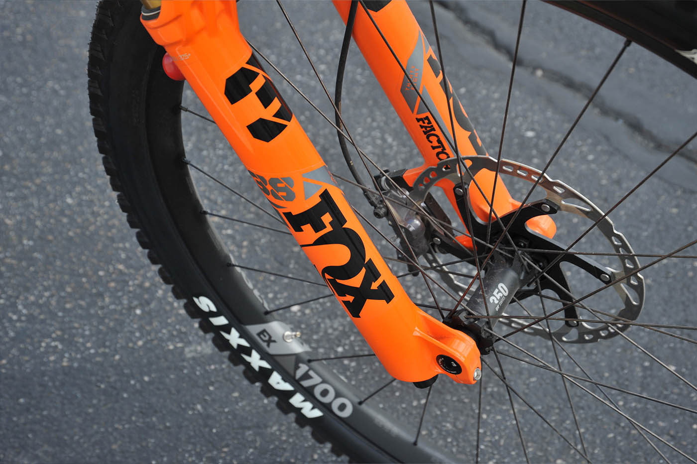 Image of a fox suspension on the front of a Nukeproof Giga mountain bike