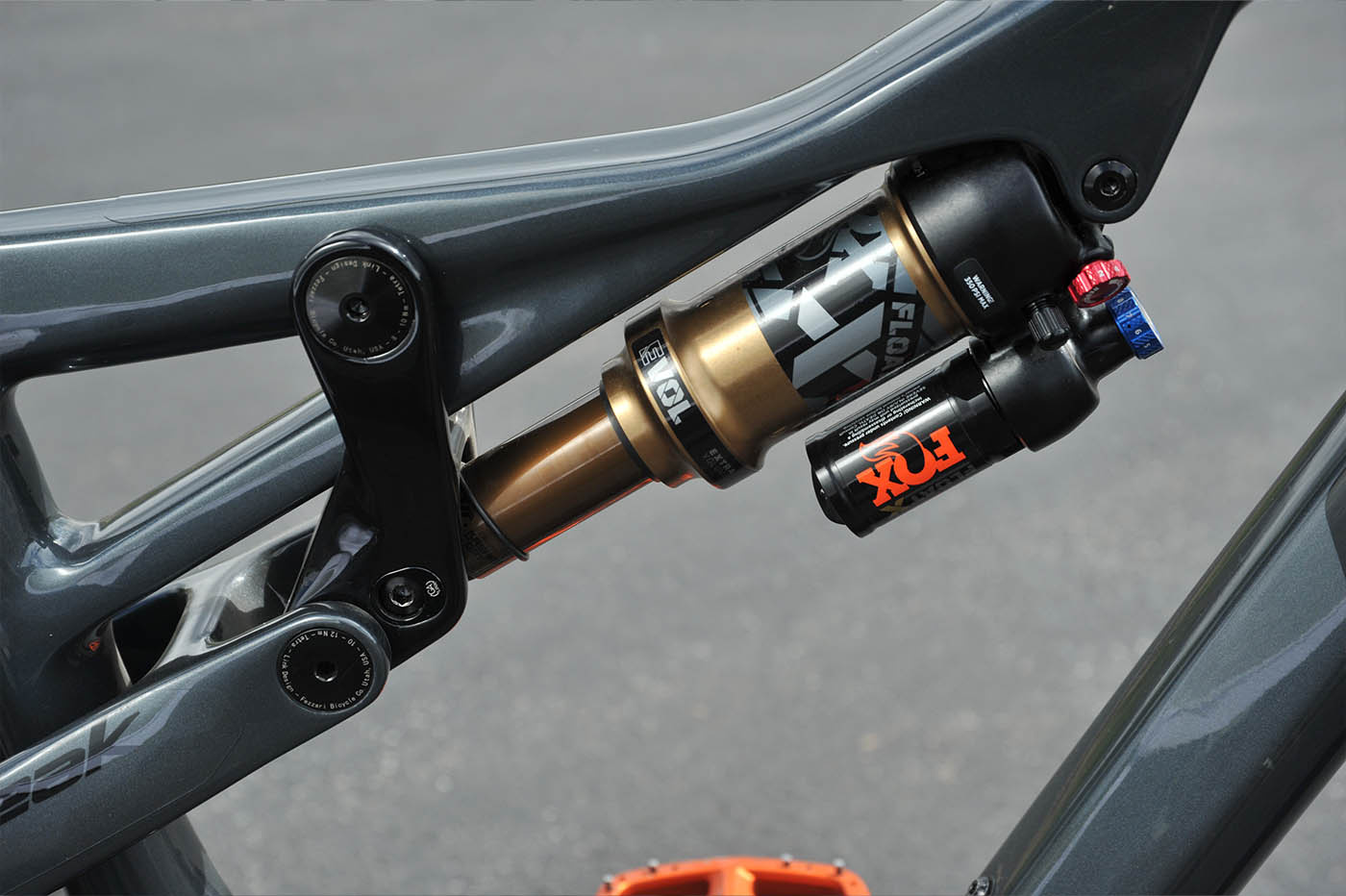 Image of a rear shock on a Fezzari Delano Peak  mountain bike