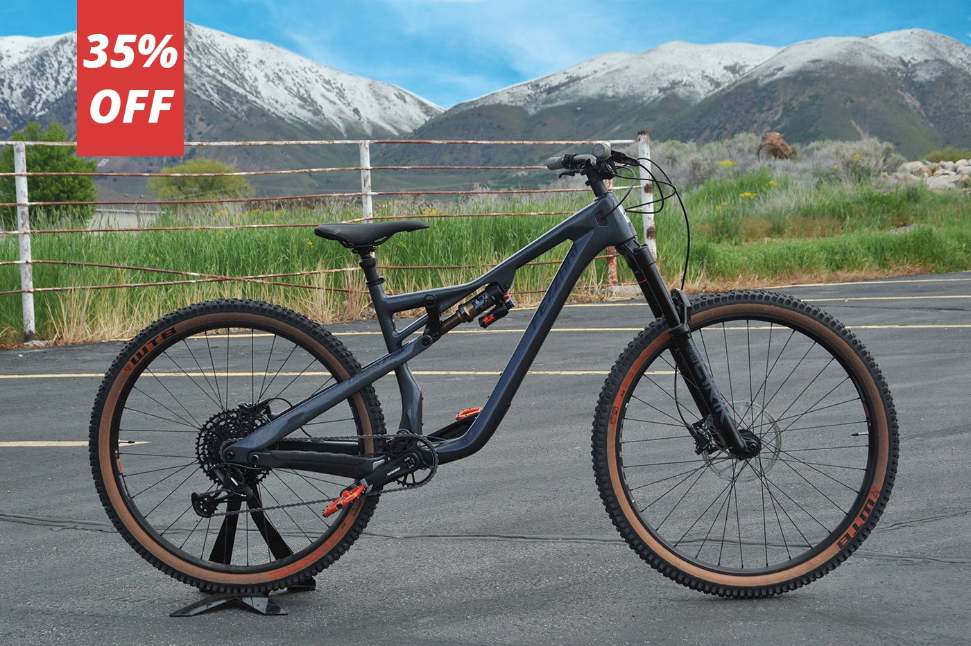 Image of a Fezzari Delano Peak mountain bike in front of a mountain