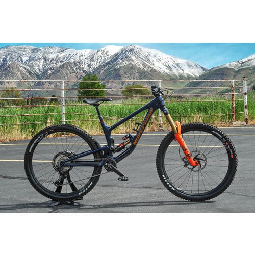 Nukeproof Giga 290 Factory Carbon Craken Blue MD Nukeproof Giga 290 Factory Carbon Craken Blue MD