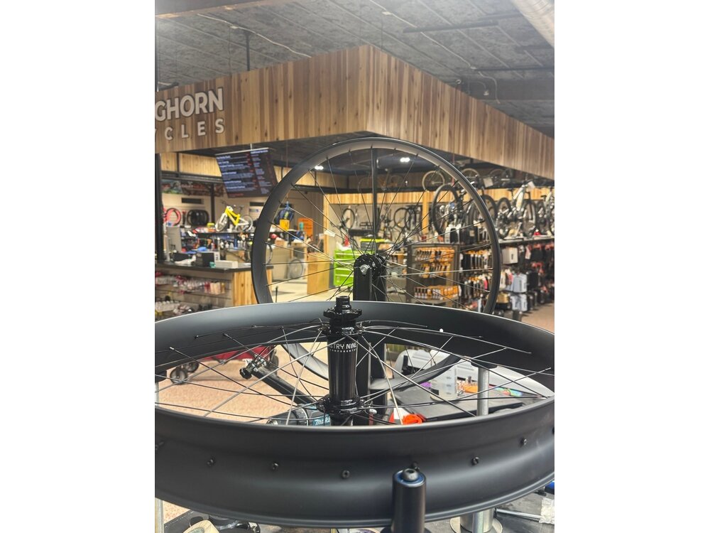 NEXTIE 27.5" Carbon Fat Wheels 80mm / I9 Hydra 15x150, 12x197