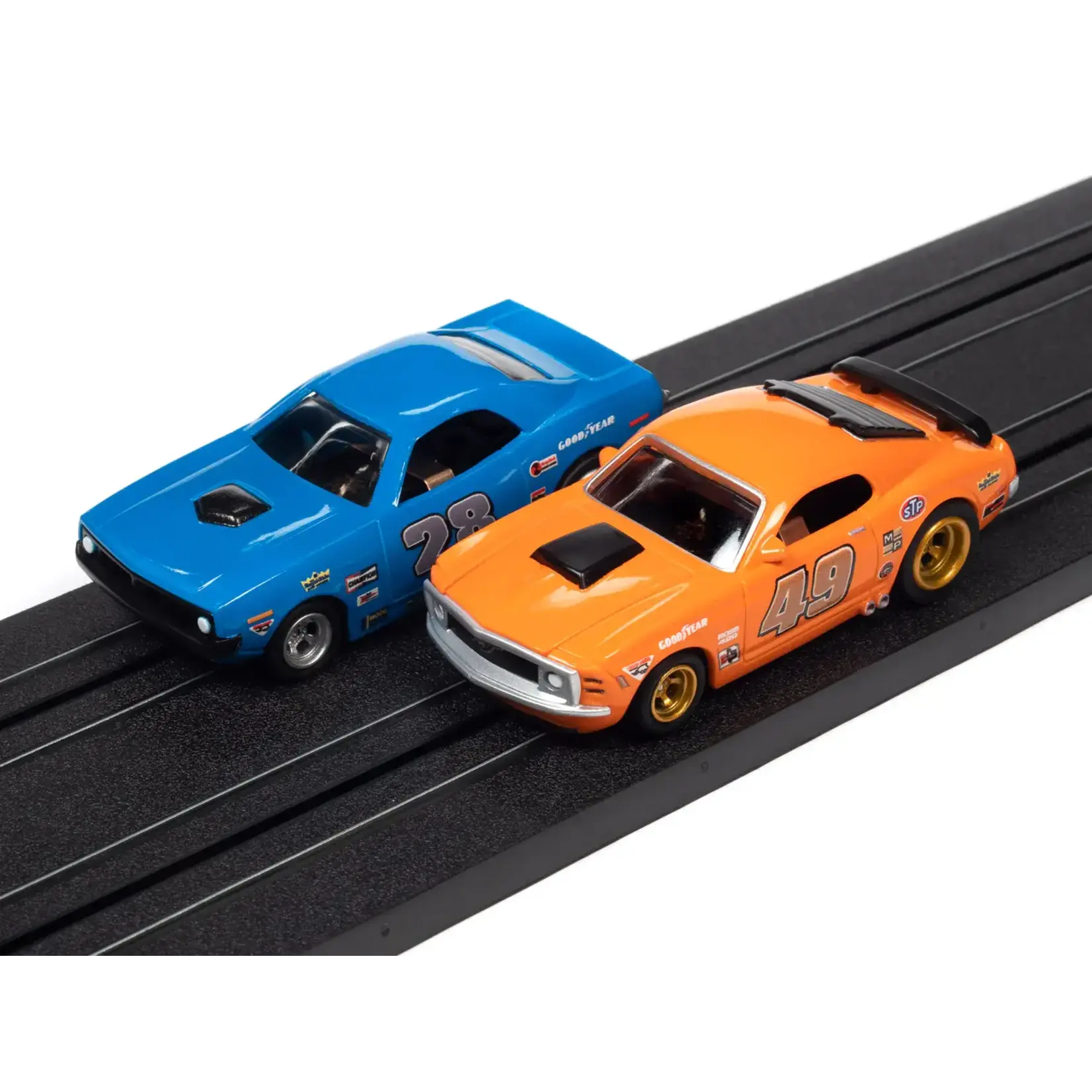 Auto World SRS351 Auto World CrossTrax Road Course 9' Slot Race Set 1970 Ford Mustang 1970 Plymouth Cuda