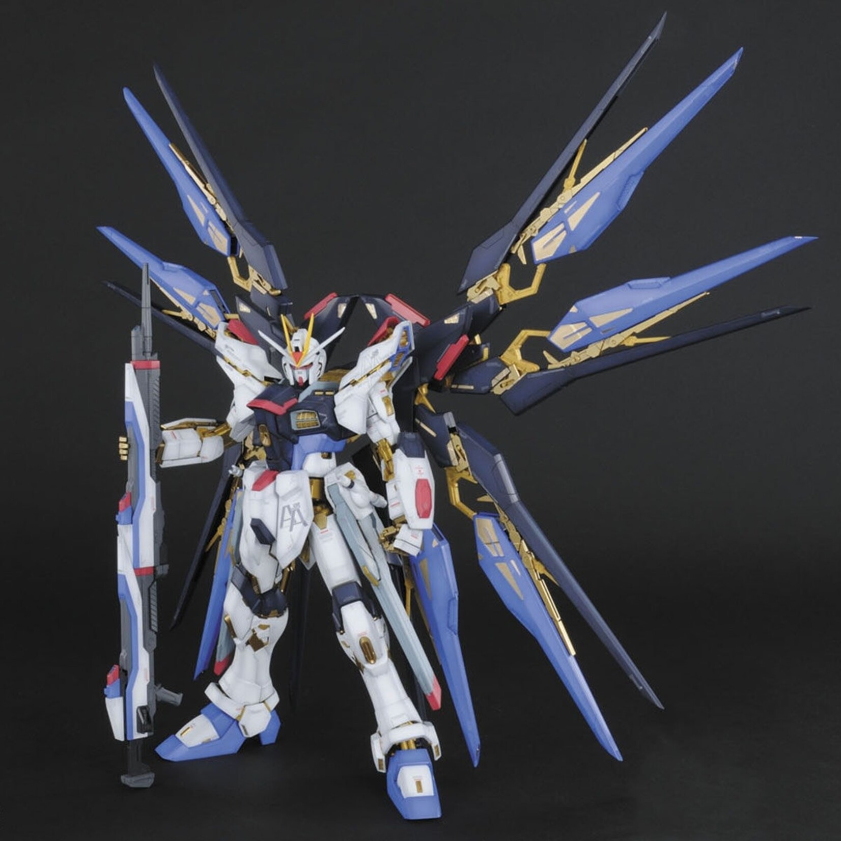 Bandai BAN2251374 Bandai PG Strike Freedom Gundam "Gundam SEED Destiny"