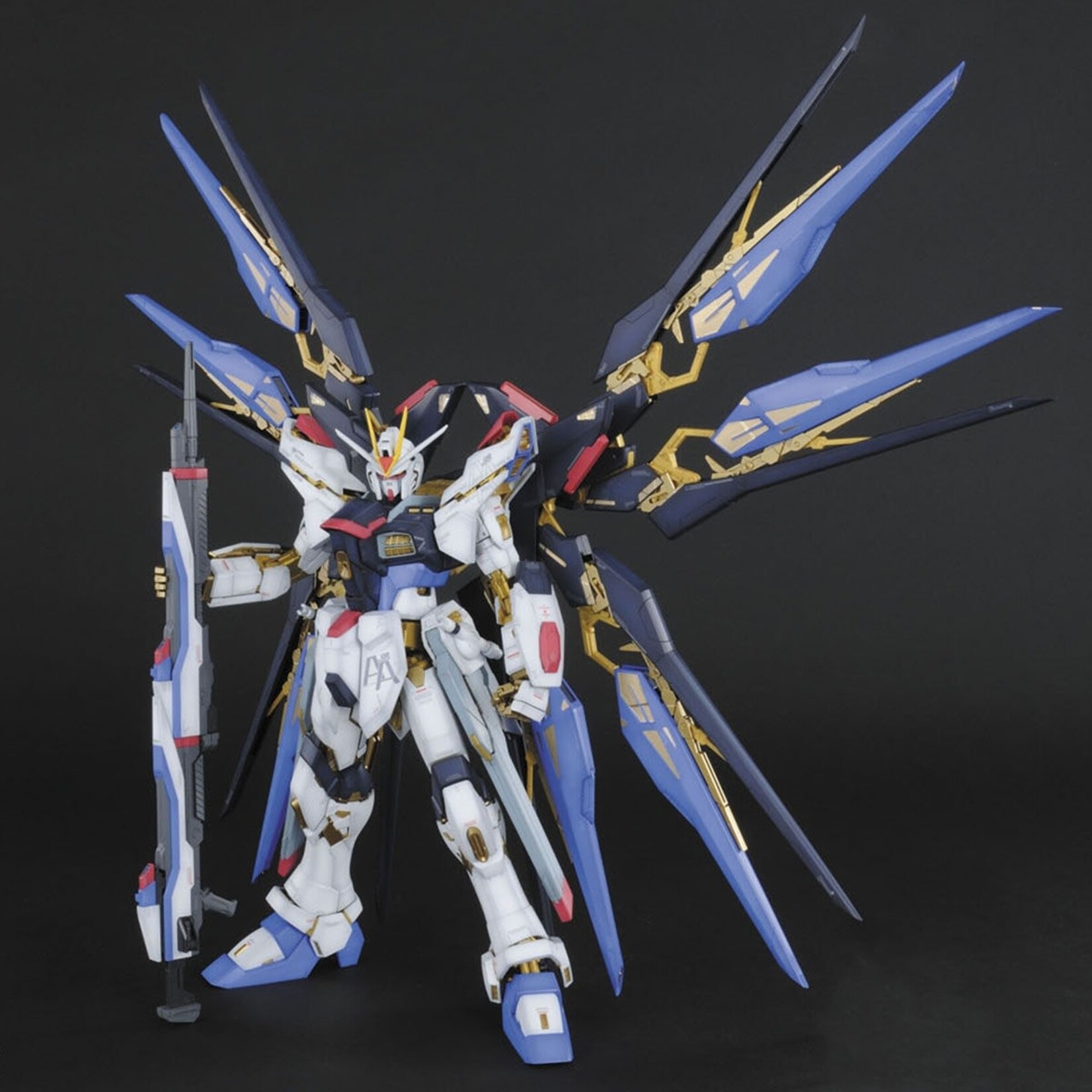 Bandai Bandai 2251374 PG Strike Freedom Gundam "Gundam SEED Destiny"