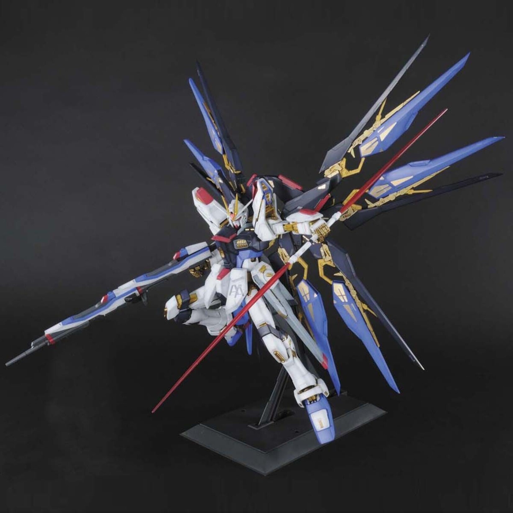 Bandai Bandai 2251374 PG Strike Freedom Gundam "Gundam SEED Destiny"