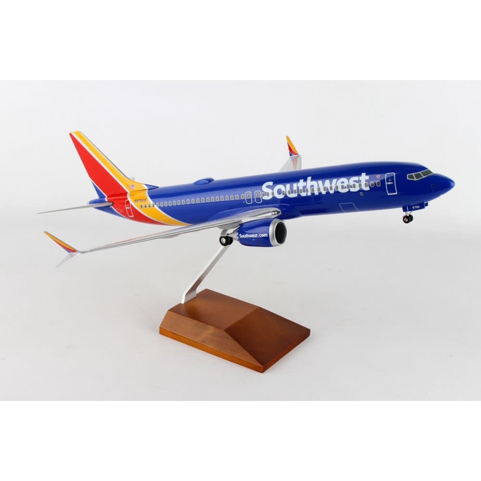 SkyMarks SKR8268 SkyMarks SOUTHWEST 737- MAX8 1/100 W/WOOD STAND & G