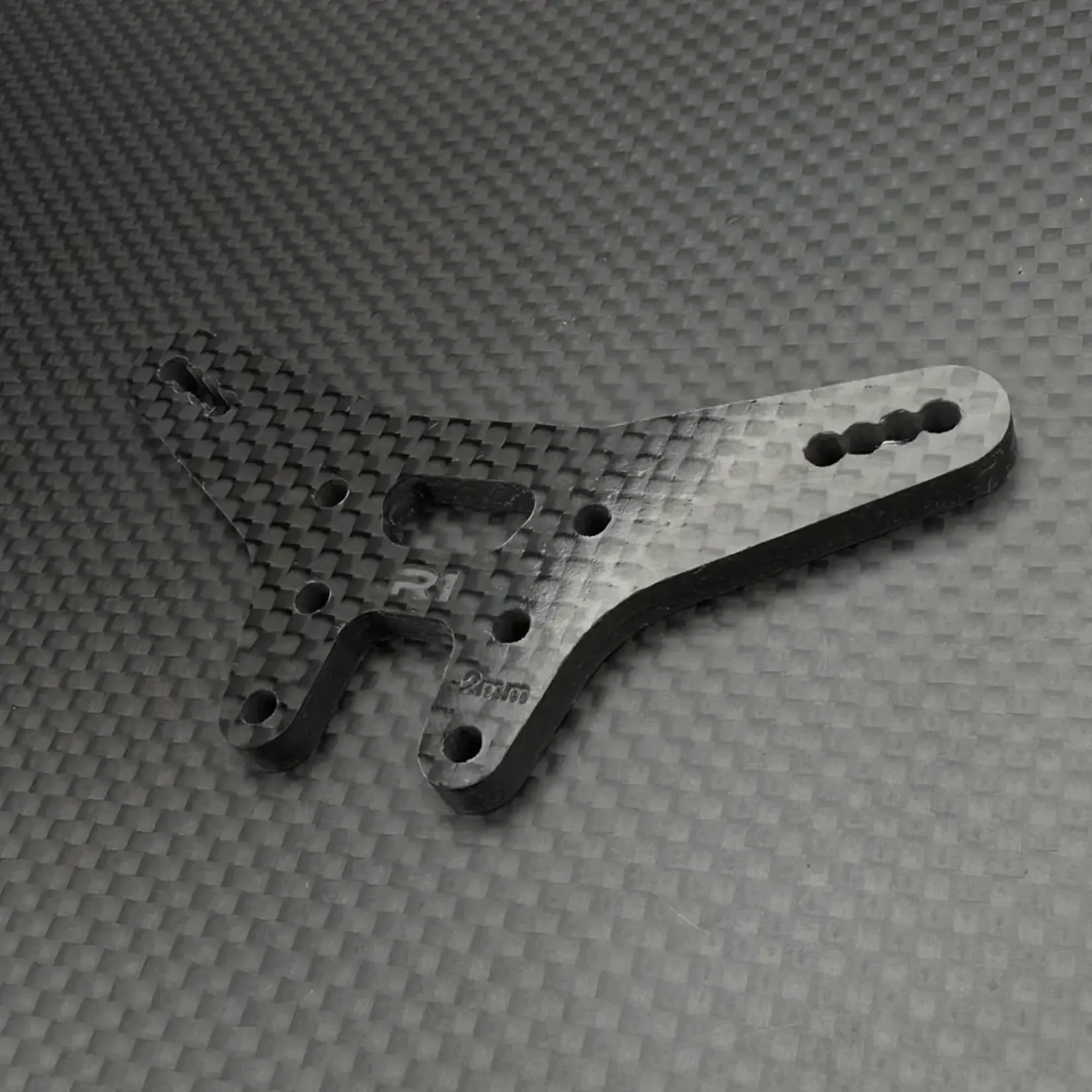 R1 R1900152-F B7 Rear Carbon Fiber Shock Tower, -2mm (Matte Forged)