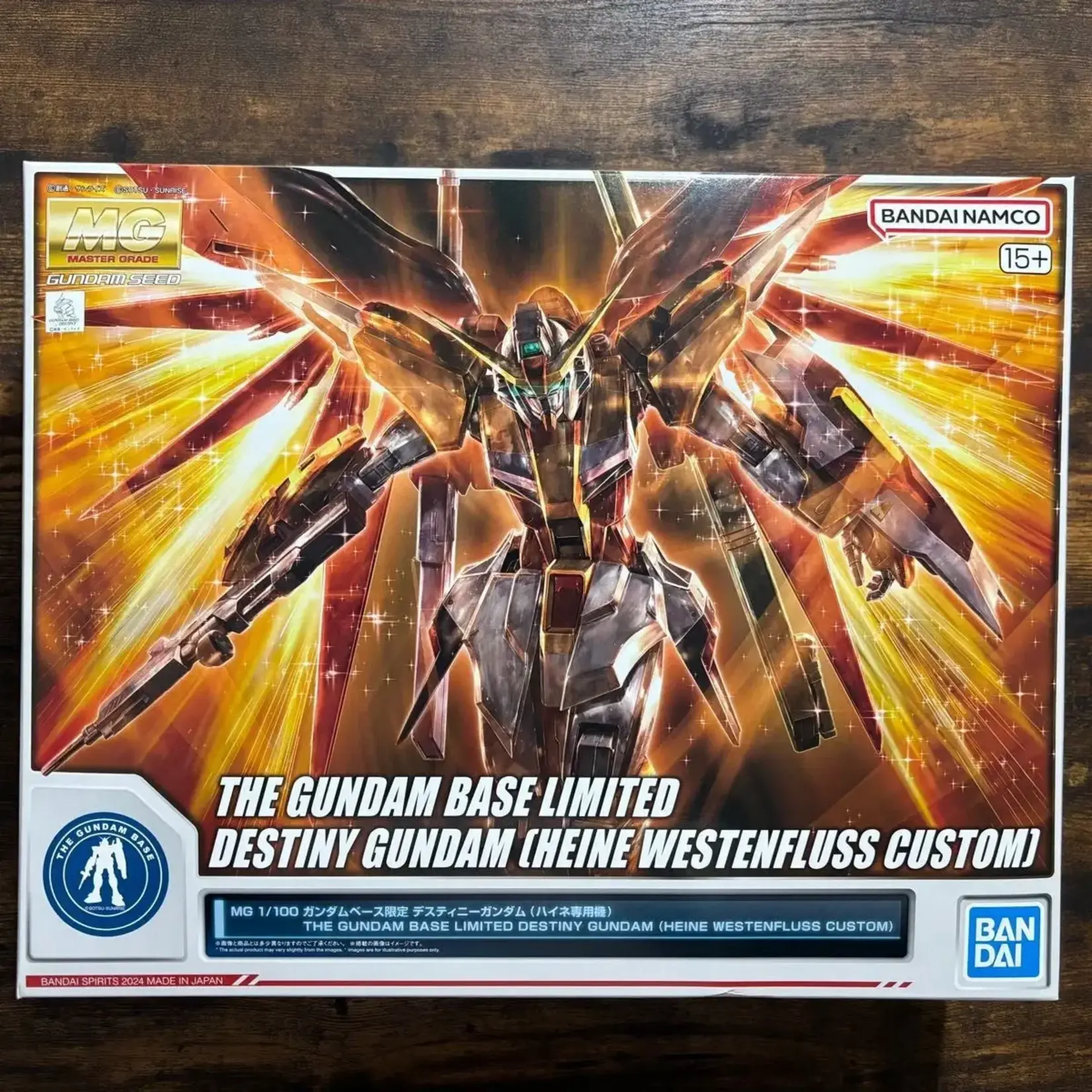Bandai BANF2704808 Bandai MG 1/100 Gundam Base Limited Destiny Gundam (Heine Westenfluss Custom)