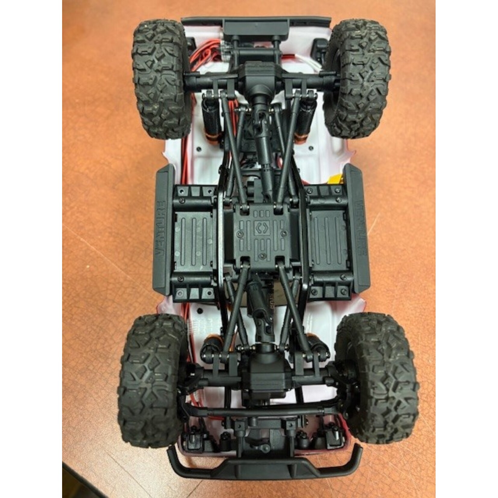 HPI **STORE DEMO** HPI160803 HPI Venture18 Flux Brushless 1985 Toyota Hilux SR5