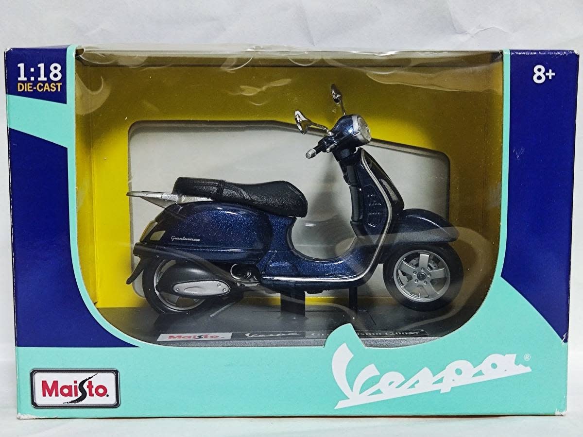 Maisto 31540 Vespa Scooter Gran Turismo, Blue 1/18 scale Die-cast
