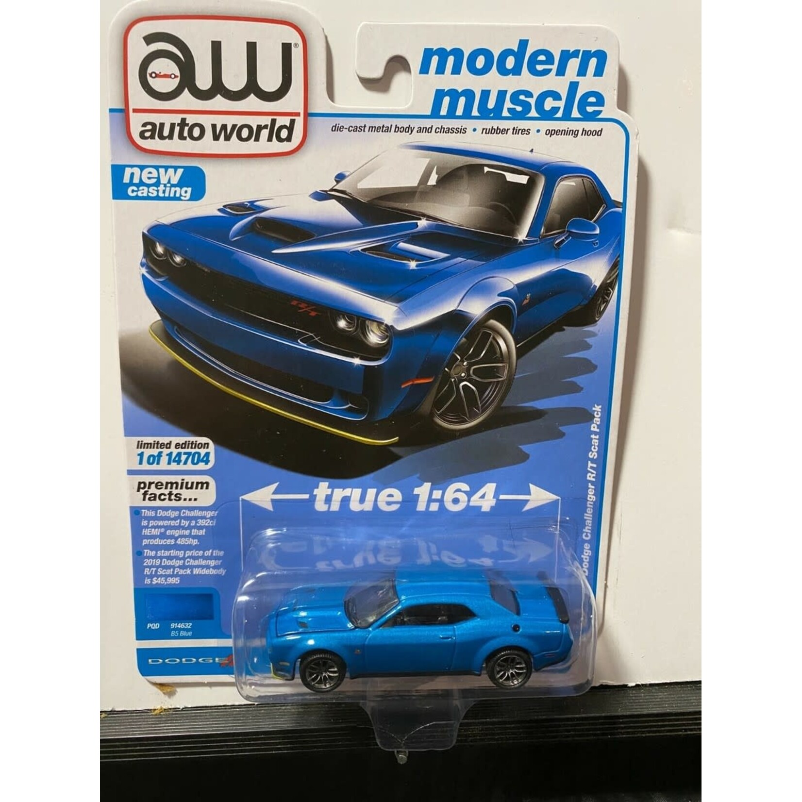 Auto World AWSP061B Auto World 2019 Dodge Challenger R/T Scat Pack B5 Blue 1:64 Scale Diecast Car