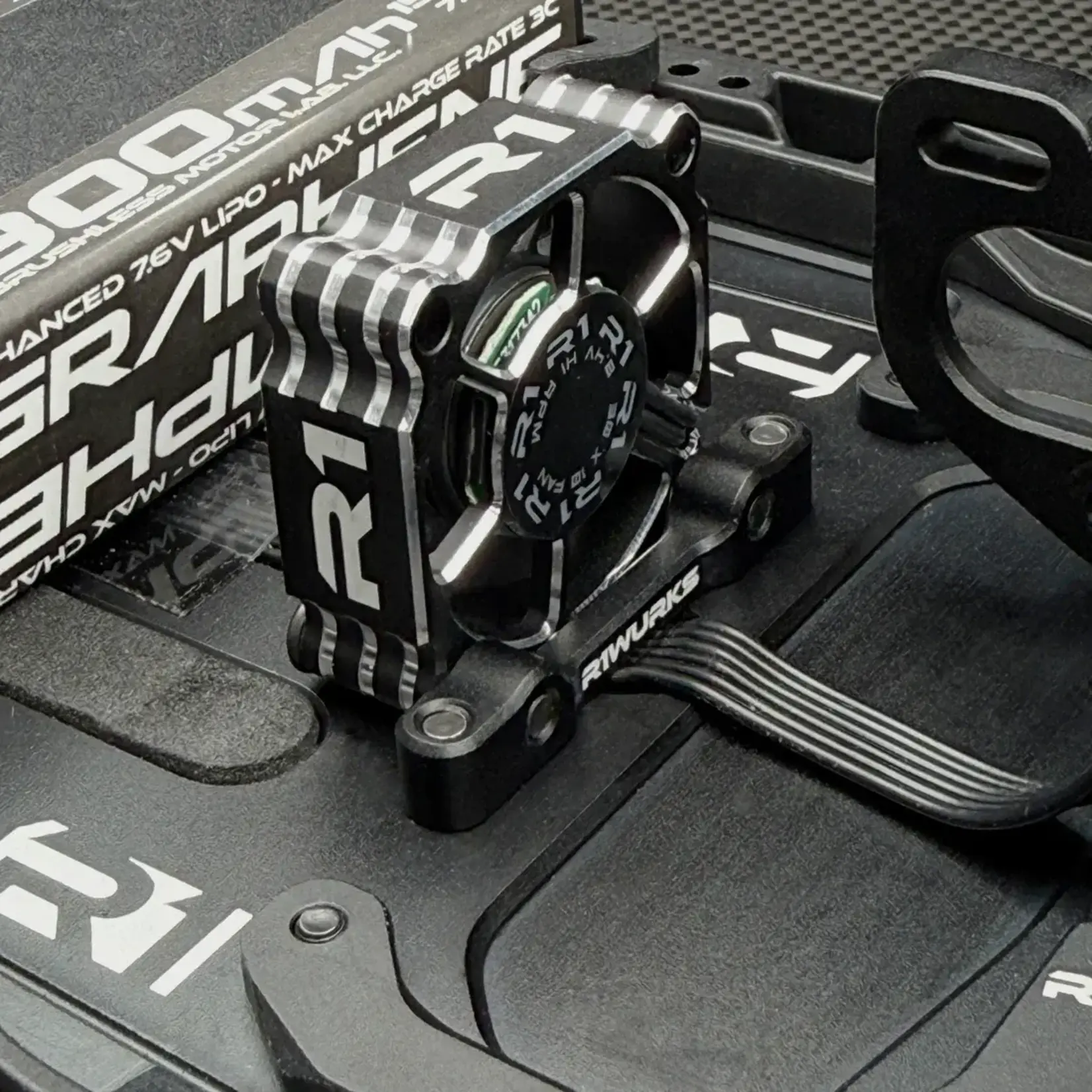 R1 R1-920301 R1WURKS R1B Fan Mount, Center, Aluminum