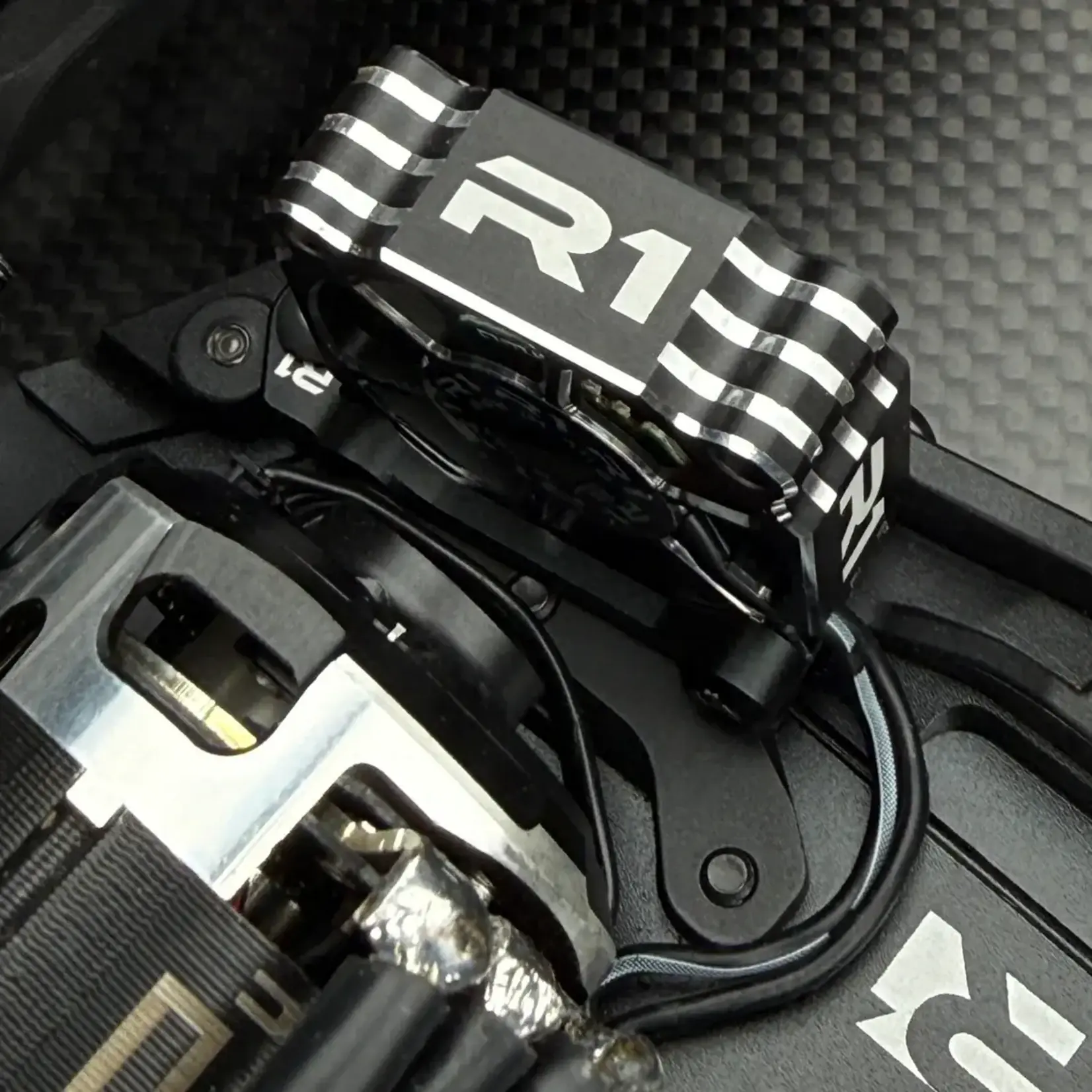 R1 R1-920302 R1WURKS R1B Fan Mount, Side, Aluminum
